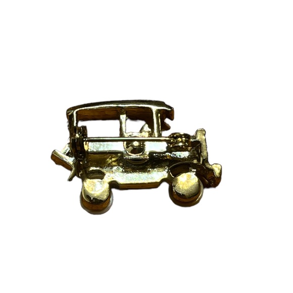3D Antique Car Brooch - Picture 2 of 2